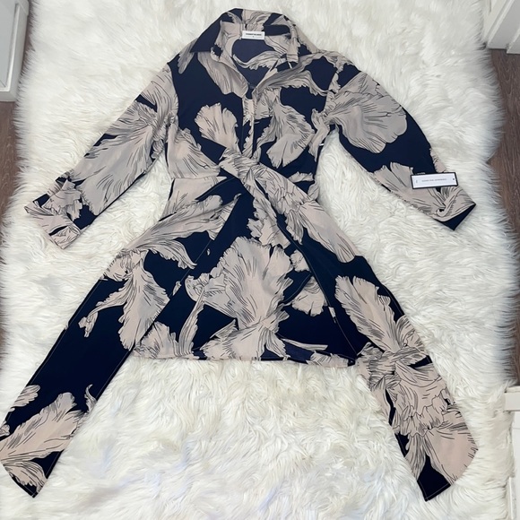 NWT Goodnight Macaroon Navy/Cream Floral Print Blouse Top - Picture 1 of 12